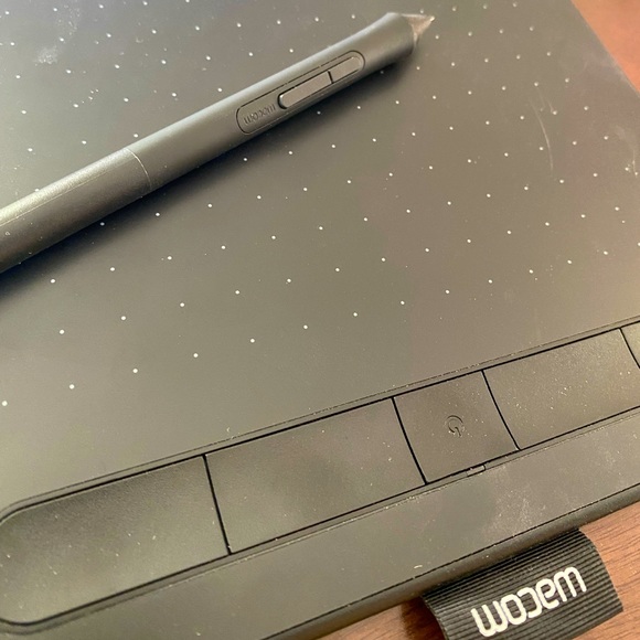 Wacom Intuos 6.0" x 3.7" Graphic Tablet with Stylus | drawing pad with pen - Picture 2 of 12